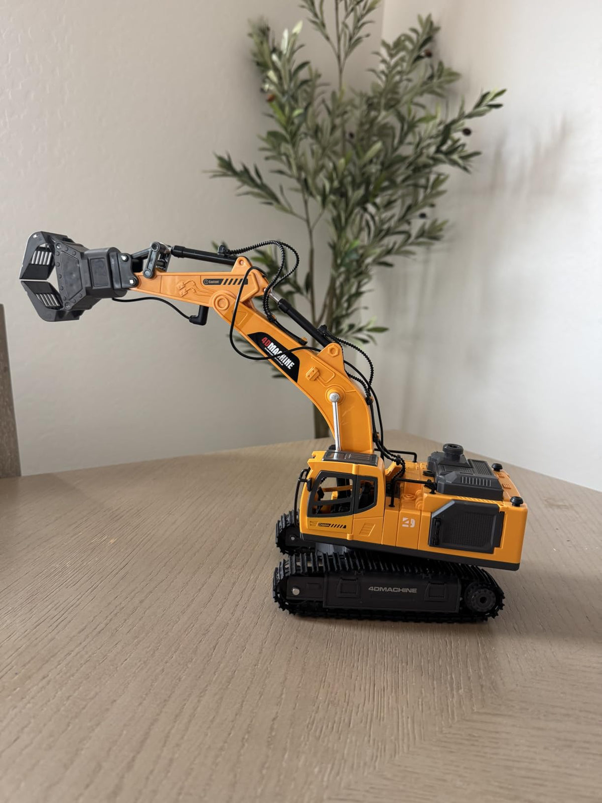 Excavadora RC con humo real