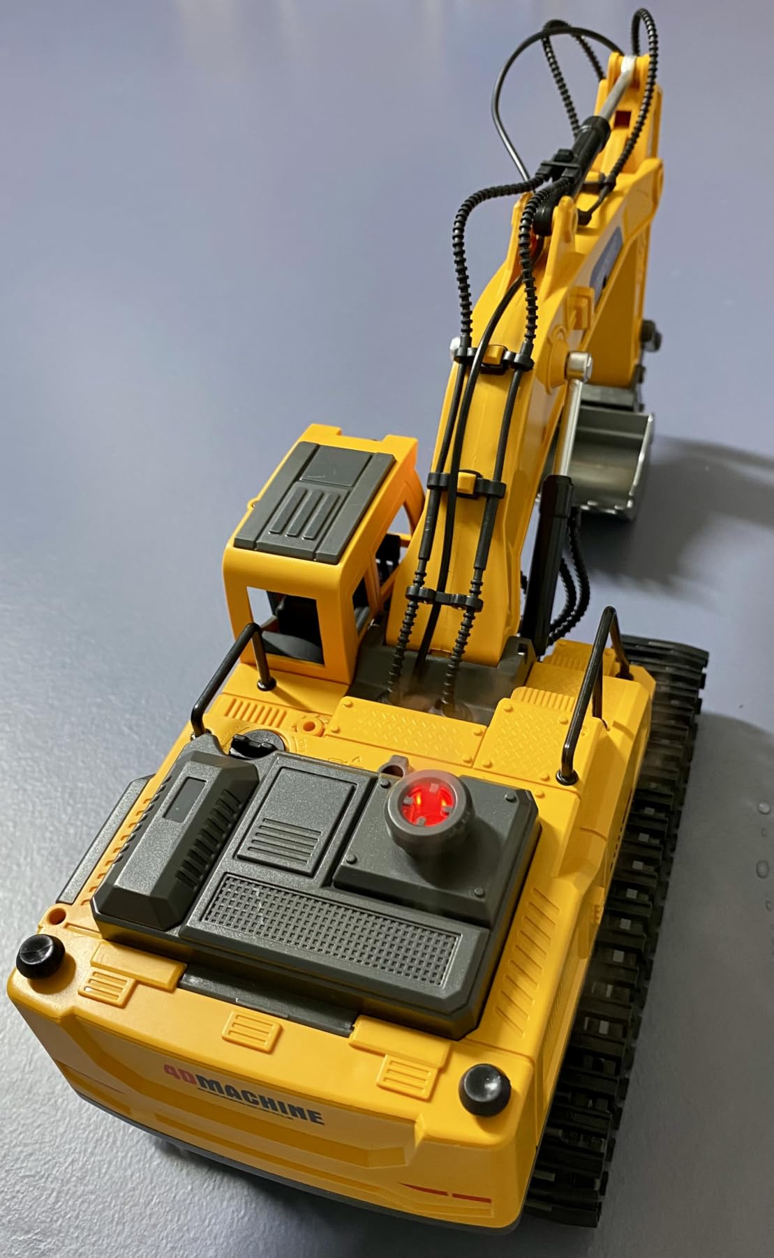 Excavadora RC con humo real